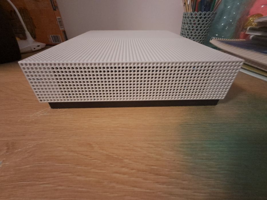 Model:Xbox one s,capacitate:500gb