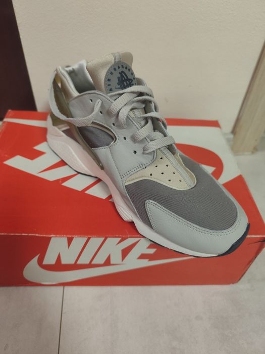 Vând nike huarache