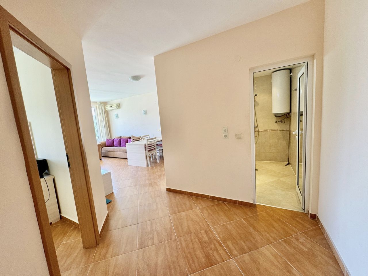 Продава се Двустаен апартамент в Свети Влас - 63 кв.м за 1295 €/кв.м - Снимка #2