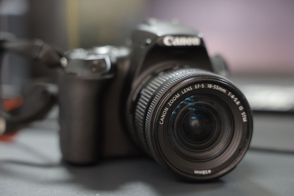 Canon 250D sotiladi!