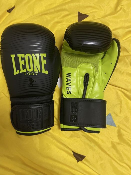 Ghete box hyperko 2 ,mănuși box,compleuri roșu și albastru,proteze