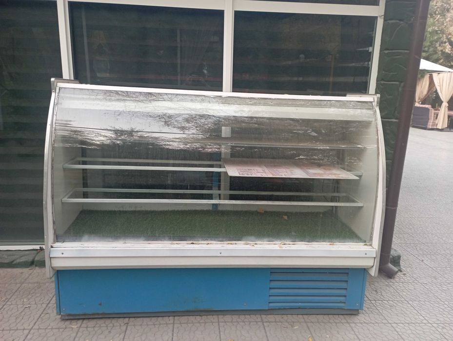 Витрина холодильник