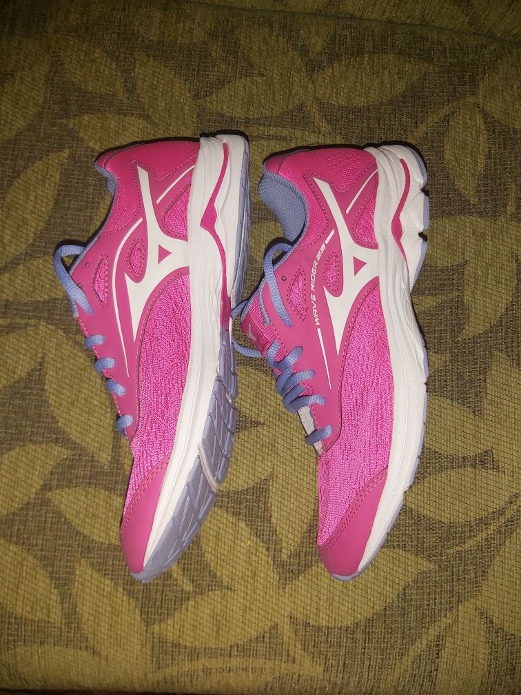 Маратонки Joma, Mizuno и Asics