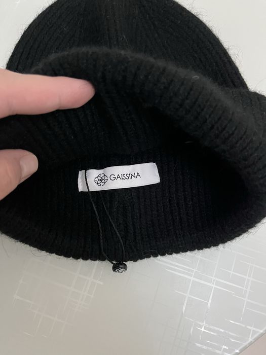 Продаю шапку зимнию (женская)