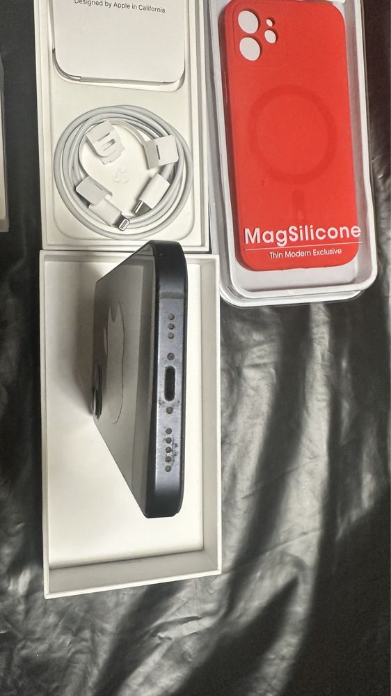 Продавам Iphone 12