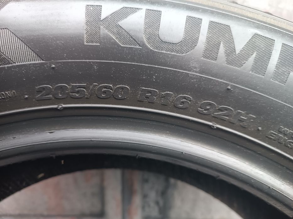 205/60/16 Kumho . дот 3022
