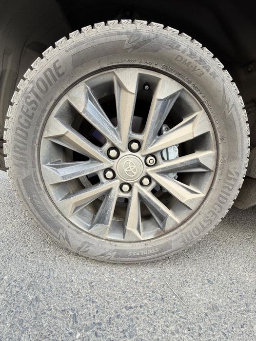 Продам зимние шины липучка  Bridgestone