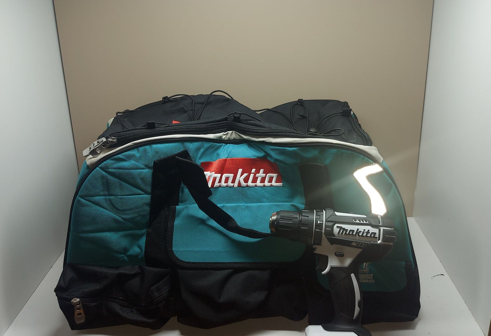 Голям и здрав сак на Makita LXT400