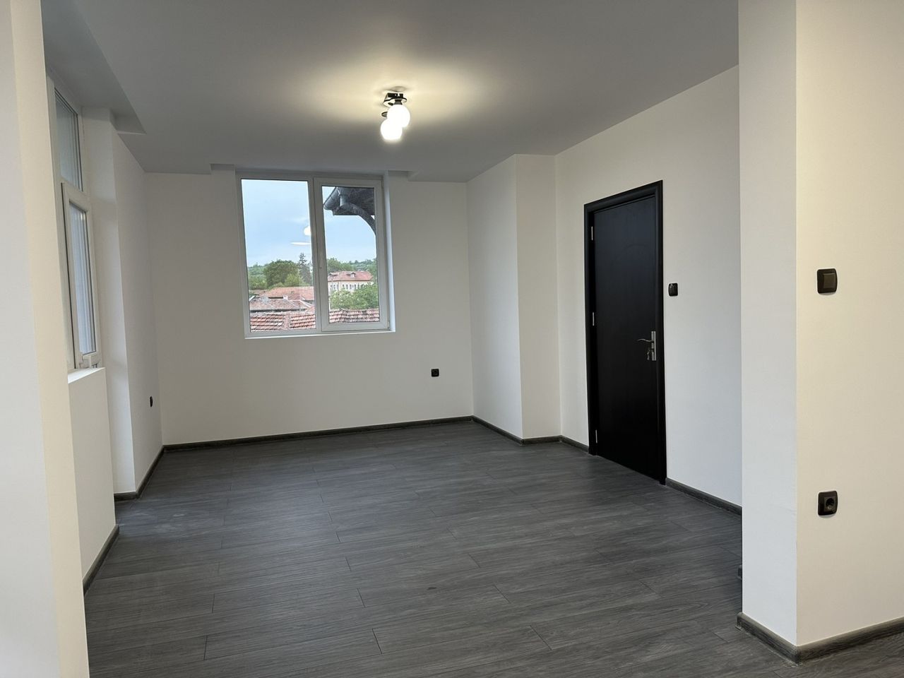 Продава се Тристаен апартамент в Велико Търново, Център - 92 кв.м за 787 €/кв.м - Снимка #3