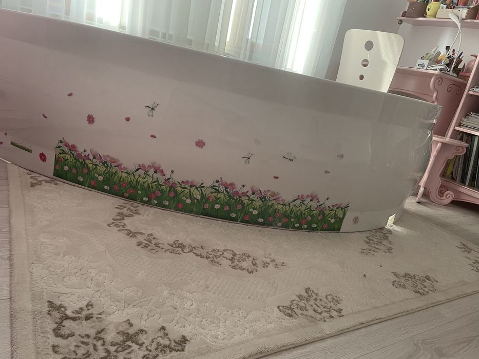 Cada baie pe colt stanga in stare excelenta