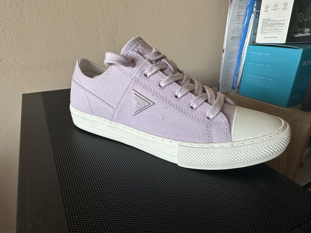 чисто нови гуменки GUESS