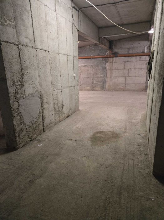 Давам под наем подземно  паркомясто п София център ЗОНА Б5ул.Българска