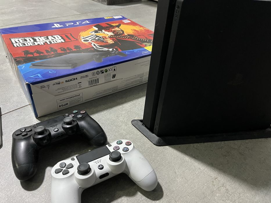 Playstation 4 Slim - 1TB plus accesorii si 2 manete