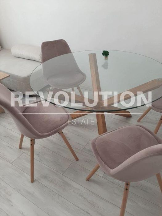 Дава се под наем Тристаен апартамент в Варна, Колхозен пазар - 65 кв.м за 800 € - Снимка #1