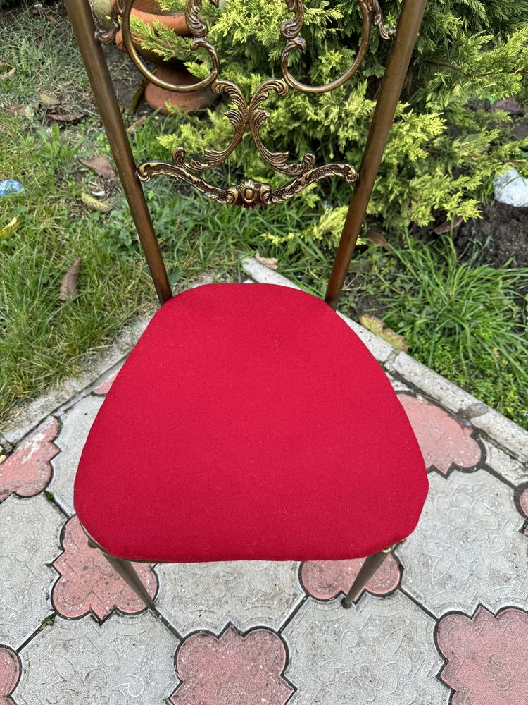 Scaun deosebit din bronz