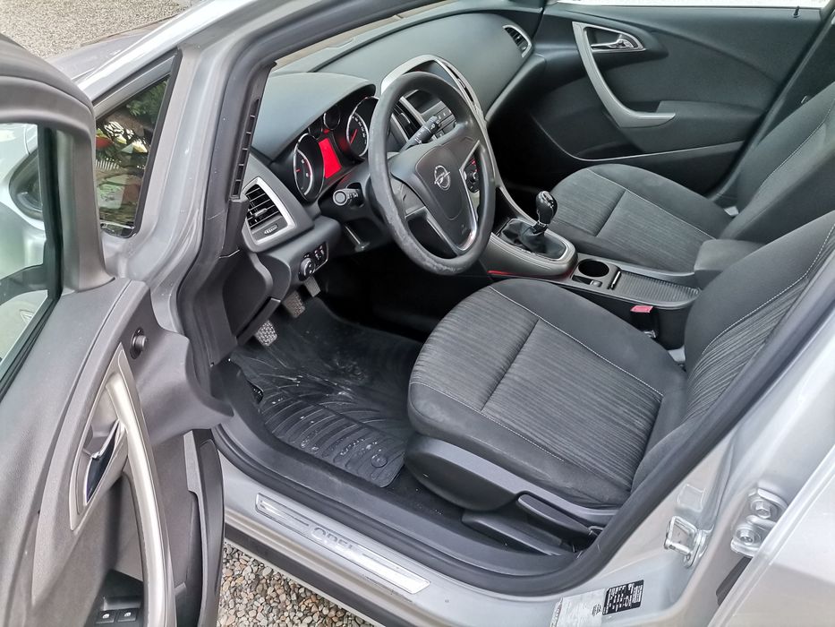 Opel Astra J 1.3 cdti ECOflex Euro 5 an 2011  A/C