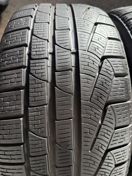2x Anvelope Iarna 245/45 R17 - Pirelli Sotto Zero Serie 2