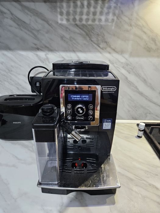 Espressor automat Delonghi Cappucino  + pahar sistem cappuccino