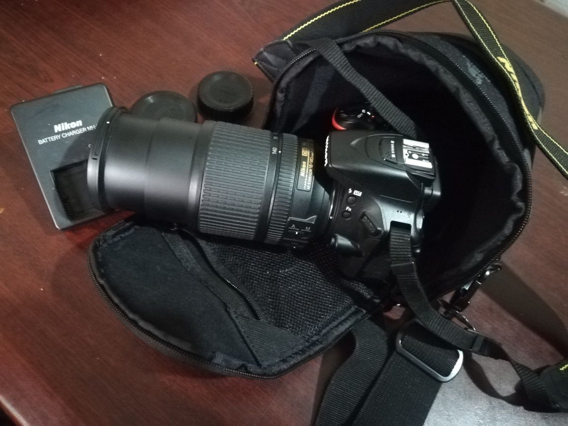 Фотоаппарат Nikon D-5500. С объёктивом 140mm