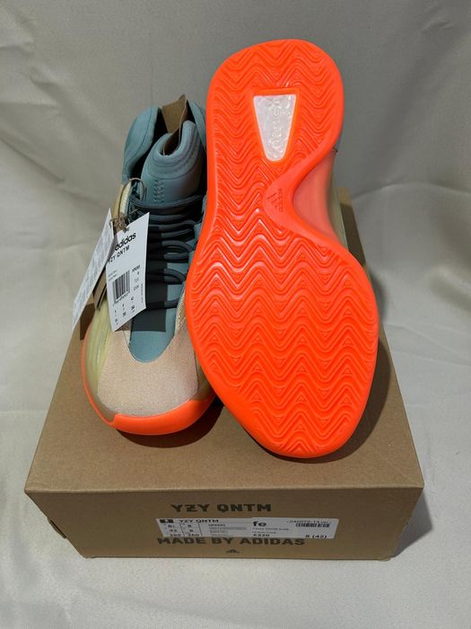 Yeezy Quantum noi cu eticheta