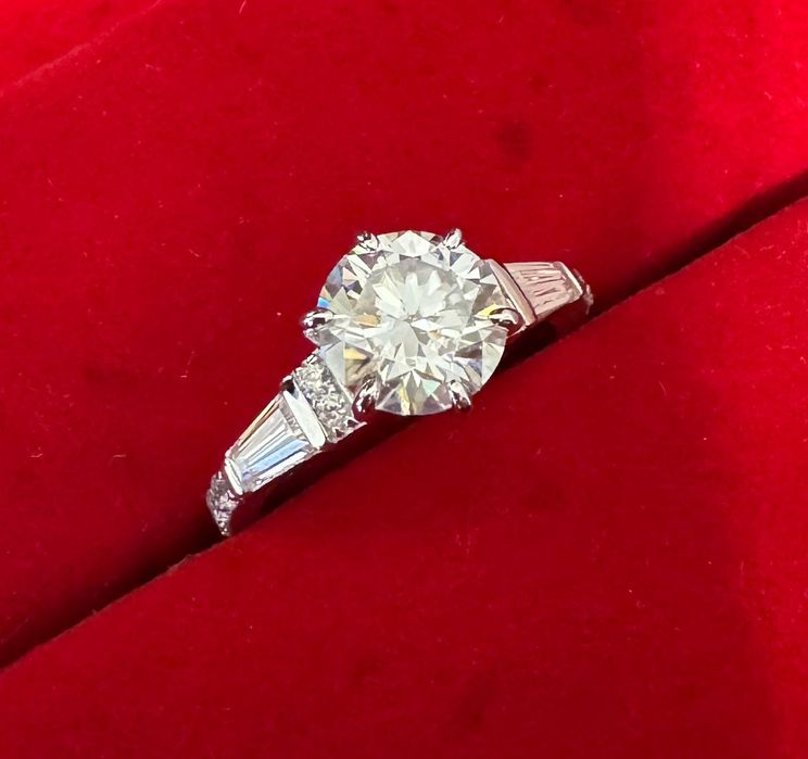 Кольцо с муассанитом серебро