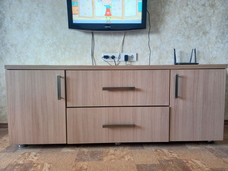 Продаю тумбу под тв