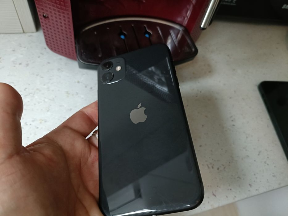 Iphone 11 *256 Gb * iOs 26 * neverlock * accept schimburi