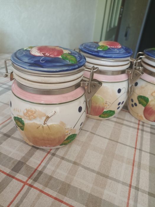 Продам баночки для сыпучих  . 3 штуки