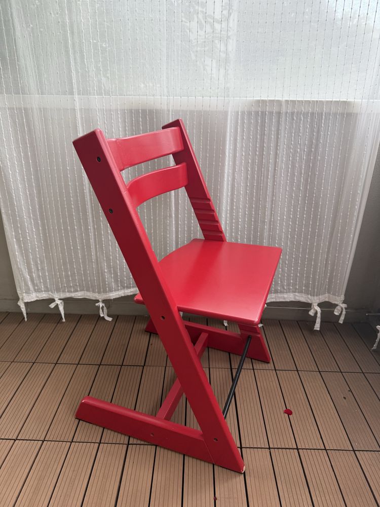 Scaun Stokke Tripp Trap rosu