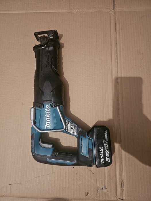 Fierăstrău Sabie Makita DJR187