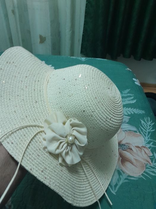 Pălărie foarte eleganta