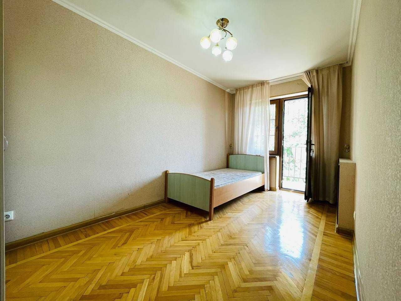 4-х ком. квартира в Мирзо-Улугбекском р-не. (метро 1 мин.) ID: 2692