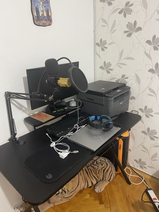 Birou Gaming Genesis Holm 300, Iluminare RGB, Negru