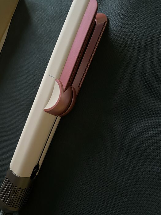 Aparat de îndreptat parul cu aer cald 2-in-1