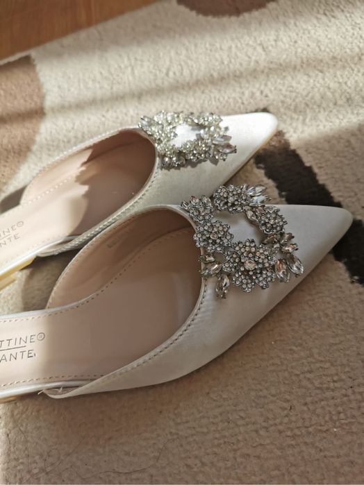 Sandale satinate  fara curea cu aplicatie bijuterie