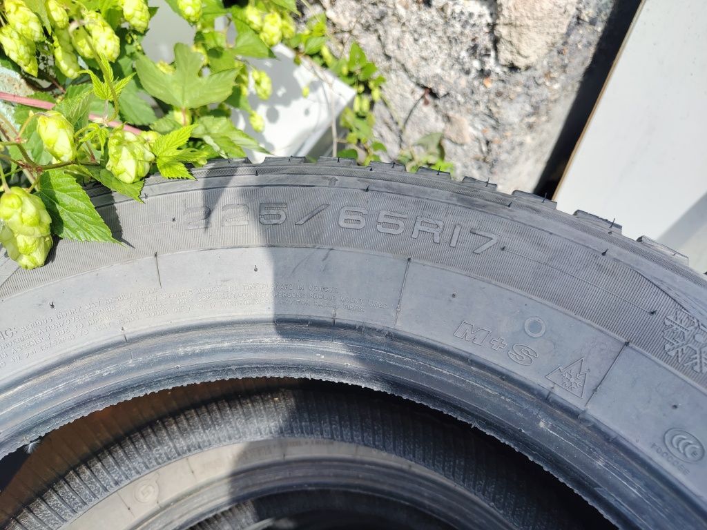 Комплект зимних шин 225/65 R17