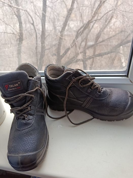 Продам рабочие ботинки