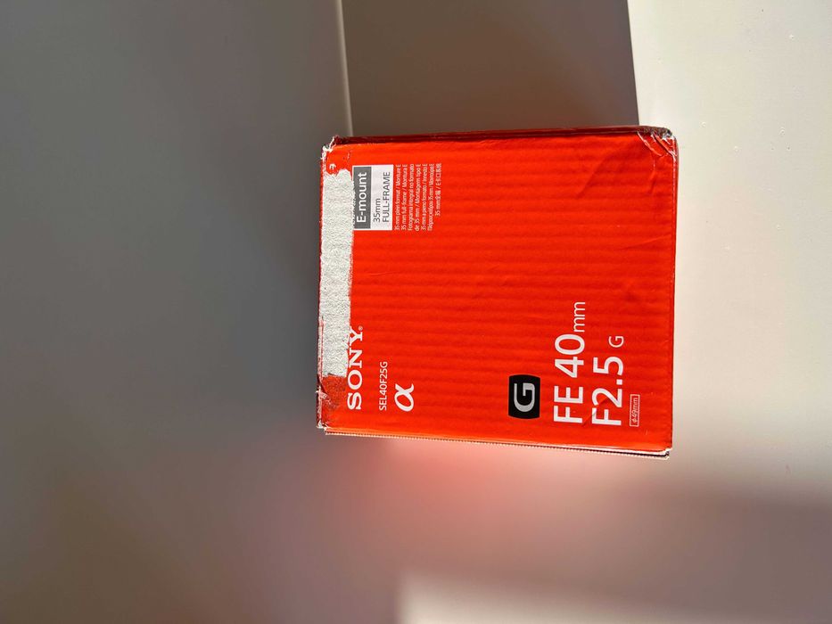Sony 40 mm F2.5 in cutie