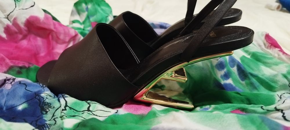 Сандали Fendi кожени