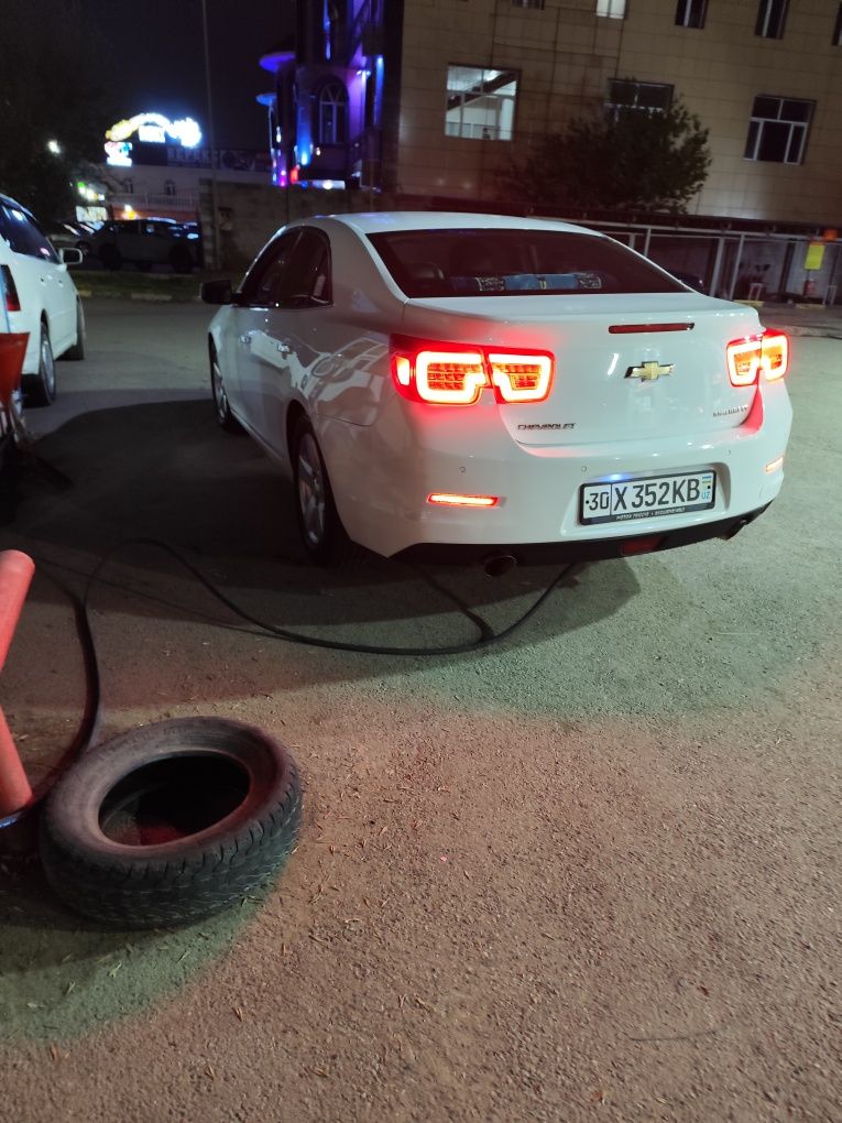 Moshinan olgan odam mazaqilib baraka topib minadi pul zarur BUB qoldi