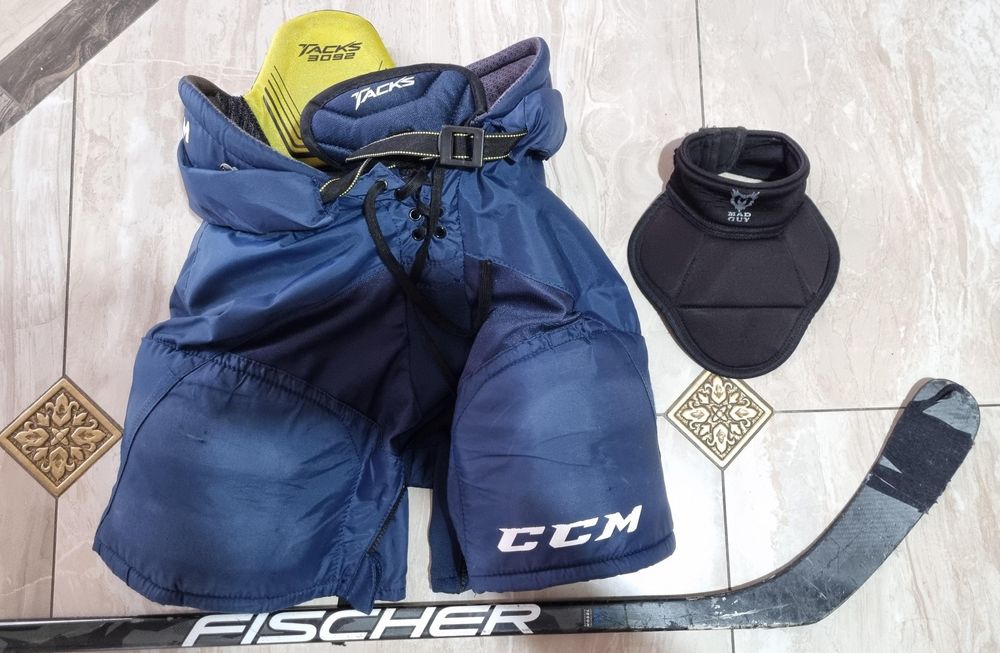 Продам хоккейные вещи