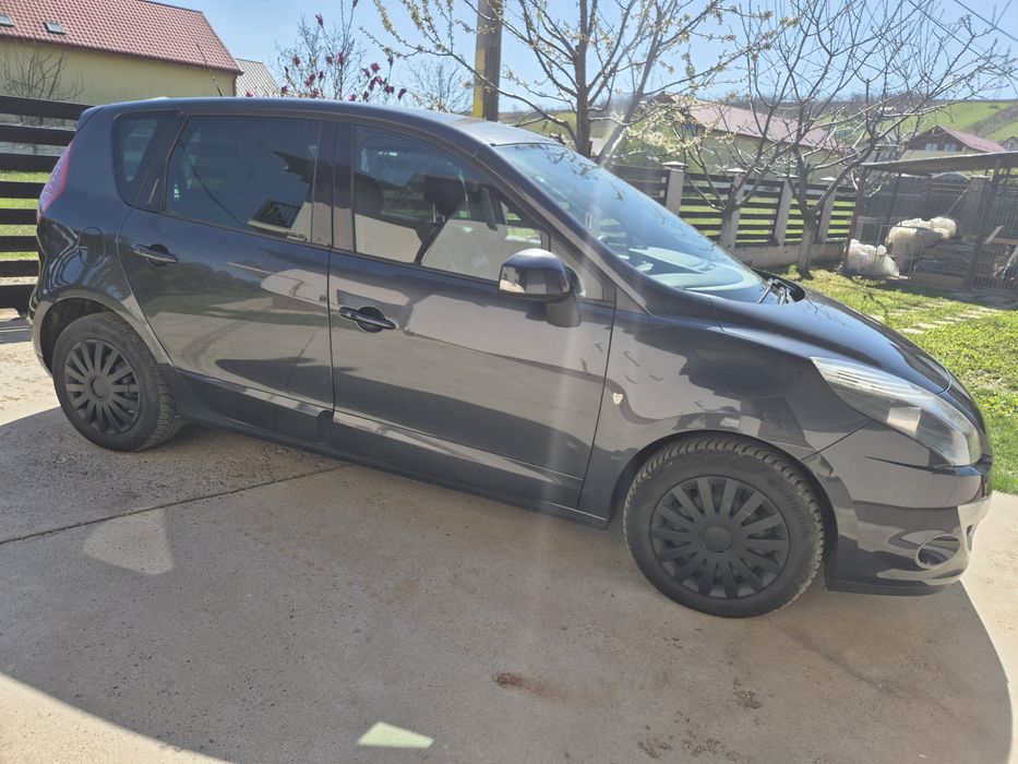 Vand/ schimb Renault Scenic 1.5 diesel 110 cp euro 5 model 2012