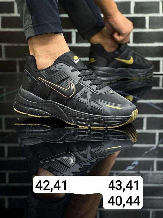 Adidași bărbați Nike