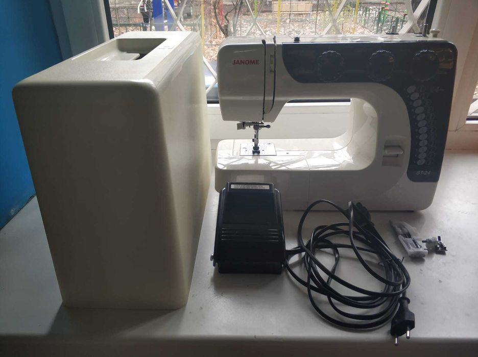 Швейная машина JANONE, модель ST-24