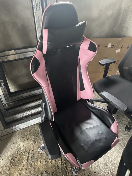 Scaune gaming și birou confortabile din piele și material textil