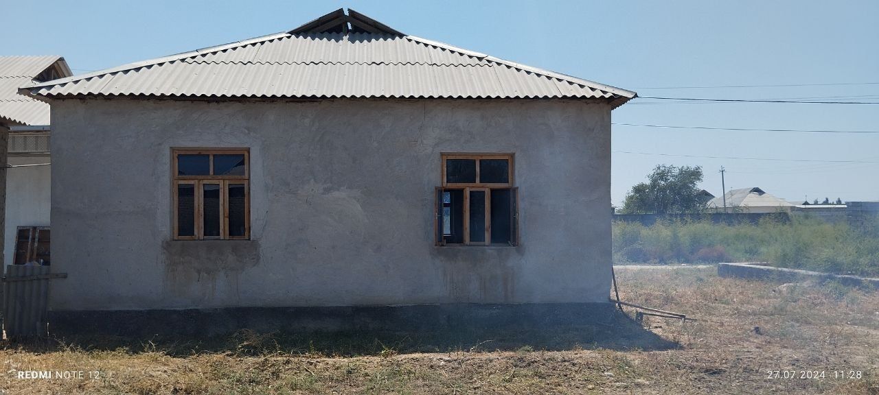 Чукурсойда гуломжон чойхона оркасида 4 хонали уй сотилади 7/5 сотх