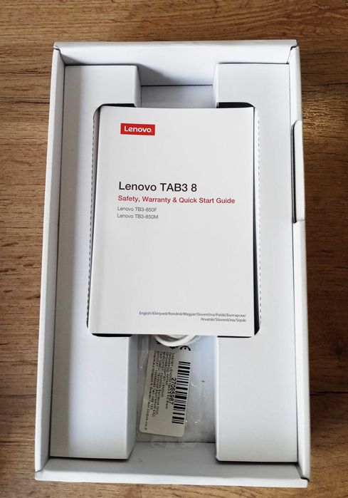 Таблет LENOVO Tab3 8 "