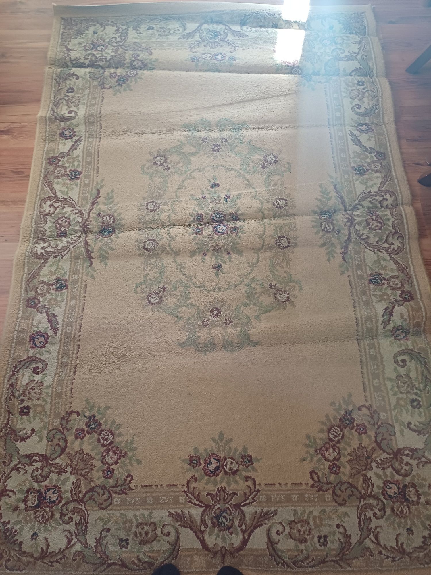 Продавам килим 200 см / 130 см