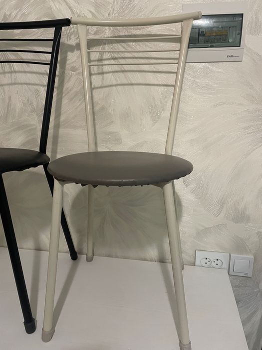 Стол со стульями