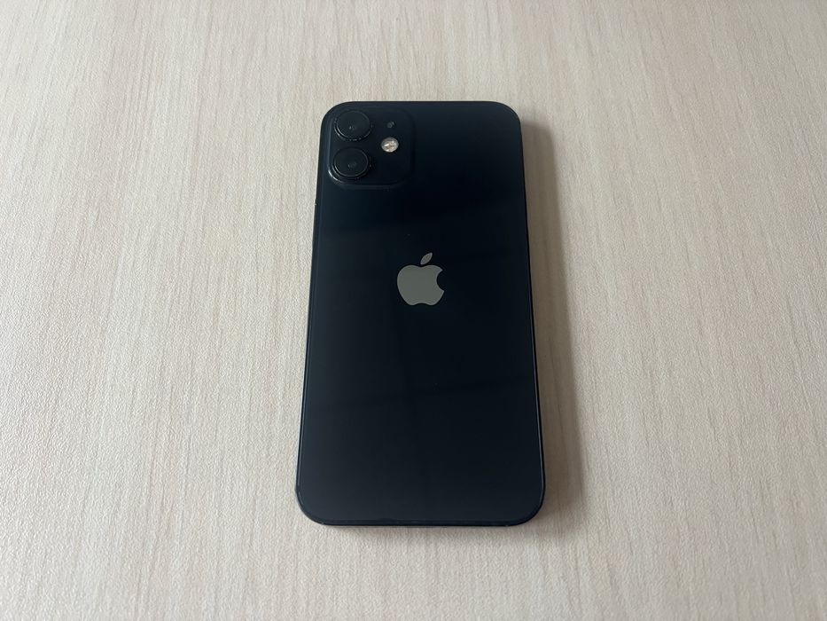 Продавам Apple iPhone 12 mini 64GB